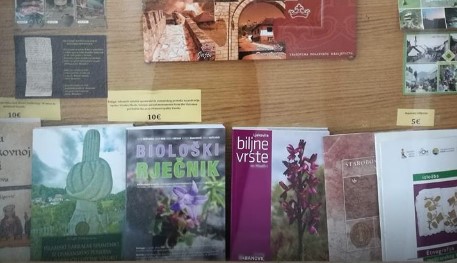 U izdanju Zavicajnog muzeja i Karađoz-begove medrese iz štampe izašao <Biološki rječnik>