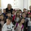 Posjeta prvačića iz Osnovne škole “Safvet-beg Bašagić” uljepšao nam je kišni ponedjeljak.